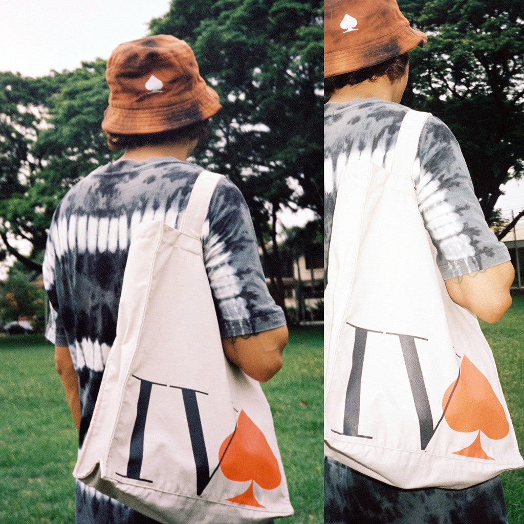 TEAM MANILA IV OF SPADES TOTE BAG CREAM